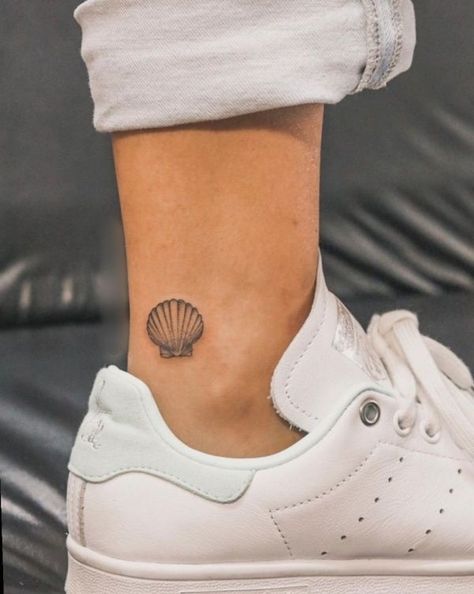 Small Tattoo Designs With Meaning, Lisbon Tattoo, Niece Tattoo, Tattoo Designs With Meaning, Gift From The Sea, Designs With Meaning, Shell Tattoo, Gift Instagram, Seashell Tattoos