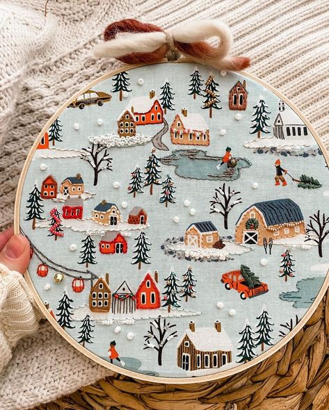 Embroidered Christmas, Holiday Village, Hand Embroidery Projects, Holiday Fabric, 자수 디자인, Hand Embroidery Art, Embroidery Craft, Christmas Embroidery, Embroidery Inspiration