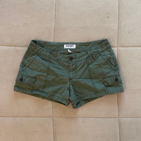 Low Rise Grunge, Mini Shorts Outfit, Cargo Shorts Outfit, Y2k Outfits Street Styles, 2000s Low Rise, Winter Y2k, Outfits Y2k, Y2k Outfits, Wear Green