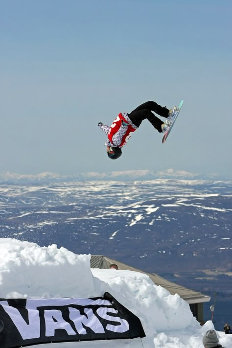 snowboarding tricks - Google Search Snow Boarding Aesthetic, Snowboard Tips, Snowboarding Tricks, Snowboard Tricks, Ski Essentials, Backpacking Aesthetic, Snowboarding Tips, Snowboarding Photography, Snowboarding Aesthetic