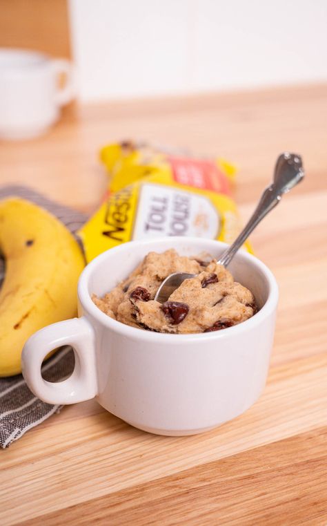 This mug cup version tastes exactly like a loaf of banana bread. Banana Bread Mug Cake, Candy Cookie Cake, Banana Bread Mug, 12 Tomatoes Recipes, Cookies Cake, 12 Tomatoes, Cooking For One, Candy Cookies, Banana Flavored