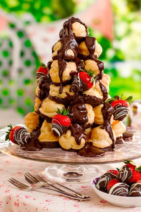 Profiteroles with cream and chocolate sauce, stacked up high like a croquembouche, makes this one showstopping dessert Bento Cakes, Flat Cakes, Chocolate Cheese, Chocolate Cream Cheese, Chocolate Dipped Strawberries, Strawberry Dip, Chocolate Sauce, Chocolate Covered, Melting Chocolate