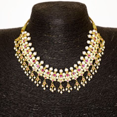 This broad Maharashtrian Chinchpeti Necklace has pink stones, complemented perfectly with pearls. Put it together with a Rani Haar and ace the perfect Maharashtrian look for that next wedding or festive occasion you attend. moti chinchpeti, pink stone necklace, marathi necklace, gold pearl necklace, white beads necklace, short pearl necklace, peshwai necklace, indian bride jewelry, saree necklace, mumbai jewellery, hyderabadi jewelry, indian pearl jewelry, neck piece for saree Maharashtrian Moti Jewellery, Chinchpeti Jewellery On Saree, Chinchpeti Jewellery, Moti Jewellery Indian, Marathi Necklace, Indian Bride Jewelry, Saree Necklace, White Beads Necklace, Indian Brides Jewelry