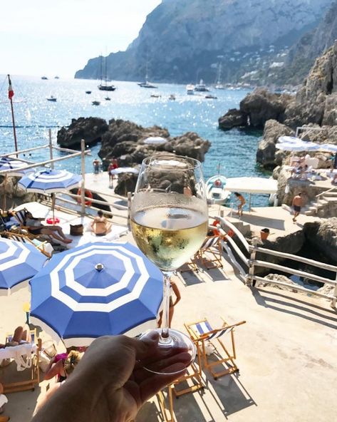 The 5 best restaurants in Capri for an unforgettable dining experience Italy Vacation Itinerary, Italy Restaurant, Amalfi Coast Travel, Capri Island, Lemon Trees, Sorrento Italy, Cinque Terre Italy, Around The World In 80 Days, Capri Italy