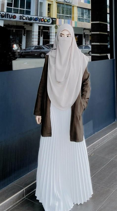 Niqabi Outfits Casual, Niqab Fashion Hijab Outfit, Purdah Girl, Niqabi Fashion, Muslimah Fashion Casual, Fesyen Islam, Muslimah Style, Muslimah Outfit, Muslim Women Fashion