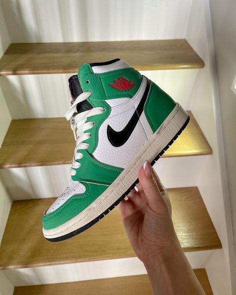 RESTOCKS on Instagram: “Can't get over these! 😍☘️ Raise your hand if you have these? ✋ 👟 Air Jordan 1 Retro High Lucky Green (W) 📸 @simona__s.k / @nadiaidder…” Green Basketball Shoes, Rick Owens Shoes, Nike Air Jordan 1 Retro, Nike Jordan Retro, Unique Sneakers, Cheap Jordans, Off White Shoes, Jordan 1 High Og, Lucky Green