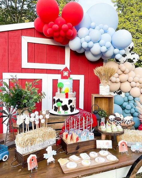 Kara's Party Ideas Farm 1st Birthday Party | Kara's Party Ideas Barn First Birthday Party, Farm Party Centerpiece Ideas, Farm Themed Party, Barnyard Birthday Party, Farm Theme Birthday, Farm Animal Party, Farm Animals Theme, Farm Animals Birthday Party, Farm Themed Birthday Party