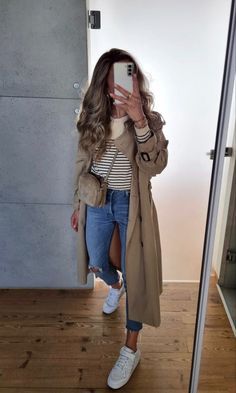 Winter Mum Fashion, Everyday Mum Outfit, Mum Style Outfits 2023, Mum Fashion 2023, Mum Style 2023, Mum Fashion 2024, New Mum Outfits, Walking Tour Outfit, Mum Style Fashion