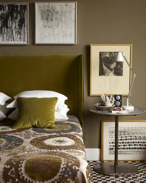 Olive green offers a sophisticated, earthy aesthetic and undeniable appeal to any space. Olive Green Rooms, Green Headboard, Olive Green Walls, Dekorasi Kamar Tidur, Green Rooms, Bedroom Green, Contemporary Bedroom, Eclectic Decor, Elle Decor