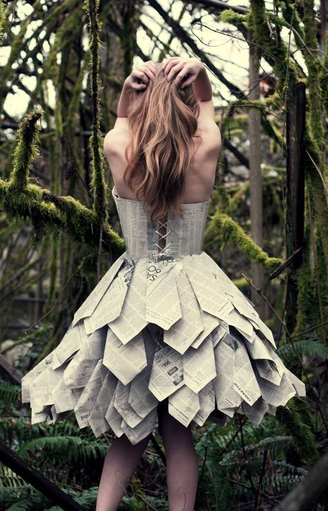 Paper Dress Back by Swimming-Up-Currents on DeviantArt Paper Dress Fashion, Recycled Costumes, Newspaper Fashion, Newspaper Dress, Paper Clothes, Recycled Dress, Diy Kostüm, Paper Fashion, Paper Dress