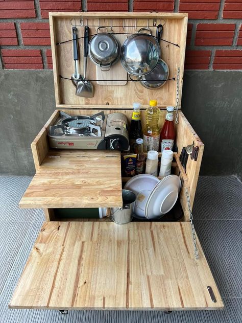 Chuckbox Camping, Chuck Box Ideas, Diy Camping Kitchen, Camp Storage, Cosy Camping, Camp Kitchen Chuck Box, Camping Chuck Box, Camp Kitchen Box, Diy House Furniture