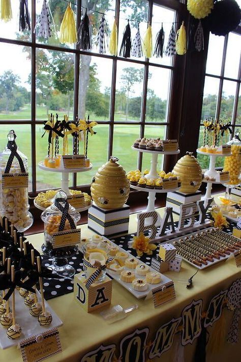 33+ Unique Bee Themed Baby Shower Ideas (Free Printable included) Chocolate Display, Table Baby, Honey Bee Baby Shower, Boy Baby Shower Ideas, Bee Baby Shower Theme, Mommy To Bee, Bumble Bee Baby Shower, Themed Desserts, Baby Shower Table