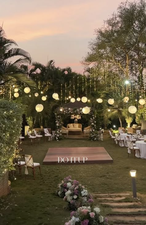 Garden Engagement Decoration, Sangeet Lawn Decor, Outdoor Sangeet Decor Ideas, Backyard Wedding After Party, Engagement Outdoor Decoration, Backyard Micro Wedding Reception, Nikkah Decoration Ideas, Outdoor Engagement Decor, Mandap Designs Outdoor