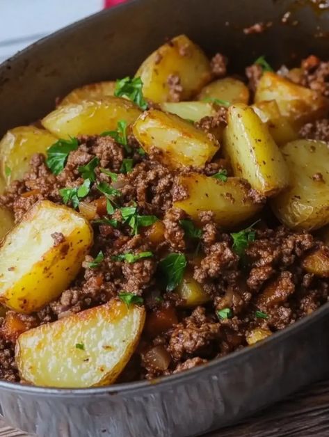 Health meal, low carbs meals, keto meal Supper Ideas Using Ground Beef, Easy Large Dinner Ideas, Simple Recipe With Ground Beef, Meals With Potatoes And Ground Beef, Simple Meat Dishes, Ground Beef With Beans, Ground Beef Potato Skillet Recipes, Keto Friendly Ground Beef Recipes, Potato Ground Turkey Recipes