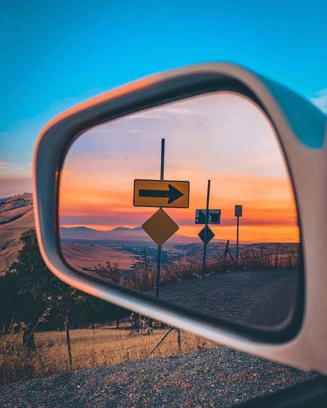 Mirror Different Reflection, Rear View Mirror Illustration, Car Reflection Photography, Glass Reflection Photography, Mirror Reflection Art, Reflection Photography Ideas, Reflection Aesthetic, Reflection Photos, Reflection Art