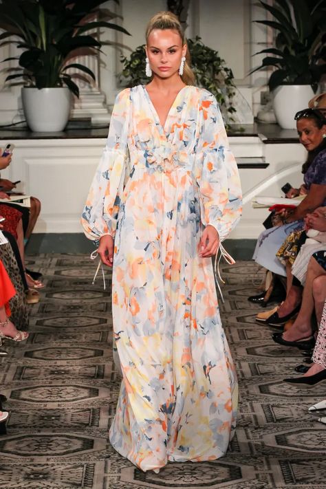 Dennis Basso RTW Spring 2024 [PHOTOS] – WWD Dennis Basso, Vintage Gowns, Fashion 2024, 2024 Collection, Spring 2024, 2023 2024, Fashion News, Festival, Quick Saves