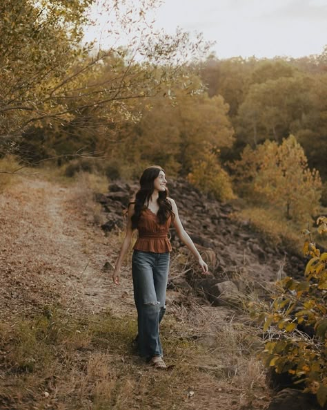 Lilys senior session🍂 A photoshoot does count as a workout btw. I’ll have you climb trees, trench through the woods and bushes, we will hike up and down hills, whatever it takes to get the shot 😂 #seniorsunday #seniorpictures #oklahomaphotographer #fallseniorpictures State Park Photoshoot, Photo Shoot Outfit Ideas, Mountain Photoshoot, Forest Photoshoot, Shoot Outfit Ideas, Senior Pic Inspo, Picture Tree, Senior Photo Poses, Fall Senior Pictures