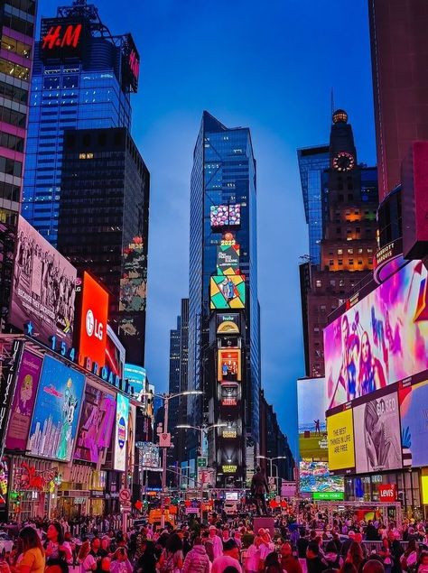 Time Square Aesthetic, Nyc Times Square Aesthetic, Times Square Aesthetic, Nyc City Aesthetic, Ny Times Square, Ny Aesthetic, Time Square New York, New York City Times Square, New York Square