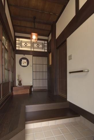 Japanese Interior Entrance, Japanese Foyer, Japanese House Entrance, Japanese Entrance, Japanese Homes, Asian House, Japanese Home Design, Japanese Style House, Traditional Japanese House