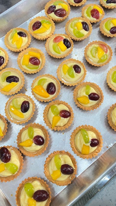 Pie Buah Mini, Kue Pie, Makanan Diet, Traditional Cakes, Snack Box, Restaurant Interior Design, Mini Desserts, Restaurant Interior, Pasta Recipes