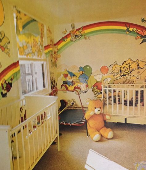 Crazy mural. Embrace whimsy. 60s Nursery, 90s Nursery, 80s Nursery, 1960s Nursery Room, 70s Nursery, Funky Nursery, 70s Nursery Blankets, Retro Kids Room, 1970s Interior Design