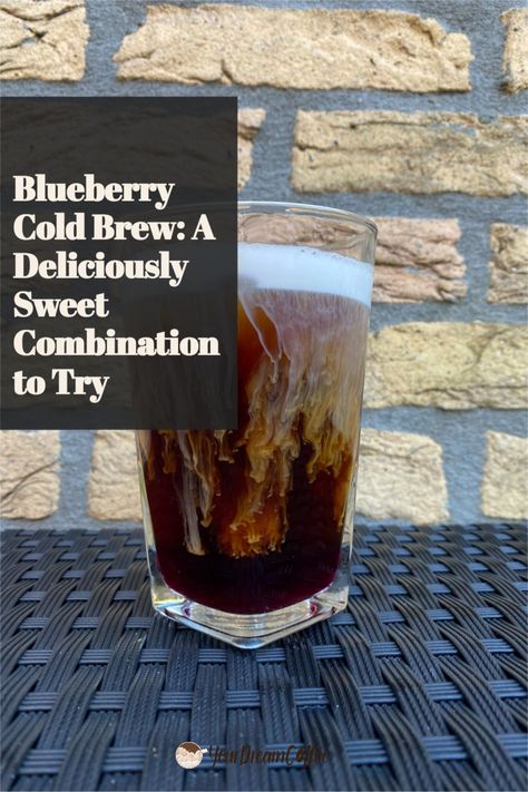 Tired of the same old iced coffee? Blueberries are in season and they're a perfect addition to your cold brew. It's delicious, refreshing, healthy and it'll make you feel like summer is here! Blueberry Cold Foam, Blueberry Iced Coffee, Homemade Blueberry Syrup, Coffee House Cafe, Vanilla Iced Coffee, Cold Brew Recipe, Cold Brew At Home, Making Cold Brew Coffee, Blueberry Coffee