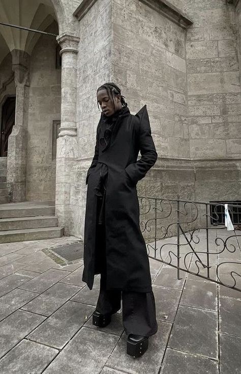 Avant Garde Aesthetic Outfit, Black Uniform Aesthetic, Avante Garde Outfit, Archive Fashion Men, Avant Garde Fashion Male, Avant Garde Fashion Street, Anti Fashion Aesthetic, Avant Garde Street Style, Avante Garde Fashion