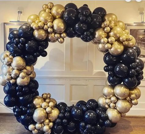 Round Birthday Decoration, Black And Gold Round Balloon Arch, Black And Gold Balloon Circle Arch, Black And Gold Balloon Garland Backdrop, Black And Gold Balloon Decorations, Gold Party Decorations Diy, Black And Gold Balloon Arch, Black And Gold Balloon Garland, 40th Reunion