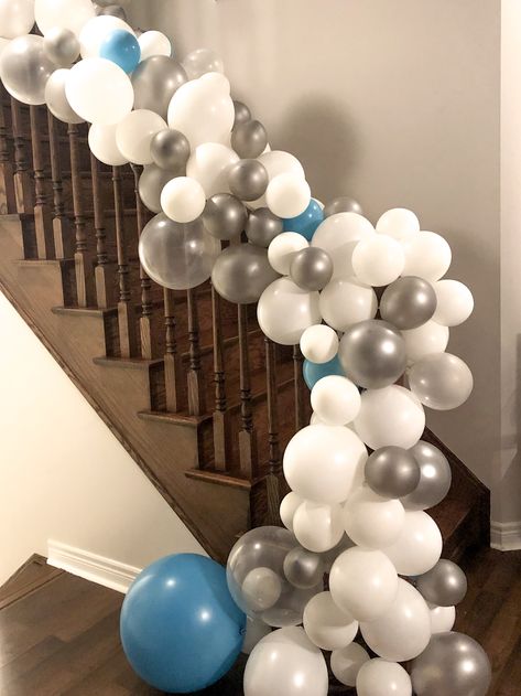 Ballon Stairs Decoration, Garland On Stairs, Interior Photoshoot, Baby Shower Balloon Arch, Baby Boss, Baby Tips, 50th Wedding Anniversary, Long Balloons, 50th Wedding