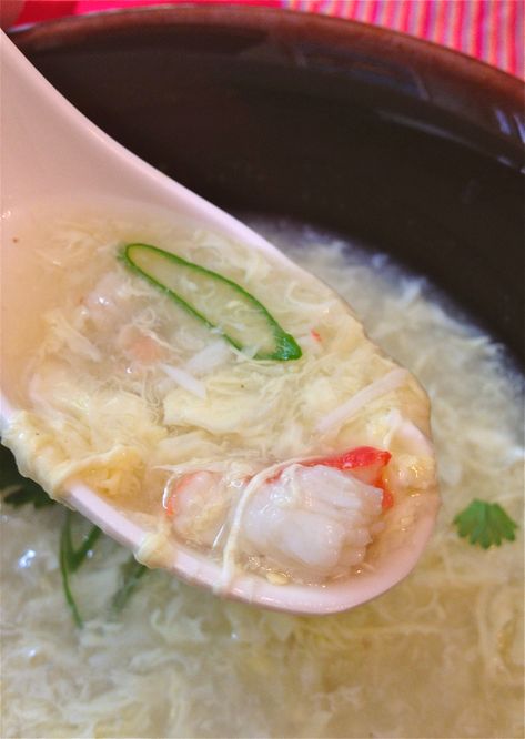 King Crab Egg Drop Soup! Egg Drop Soup Easy, Crab Soup Recipes, Crab Eggs, Sup Ikan, Chinese Soup Recipes, Cambodian Food, Stone Crab, Khmer Food, Crab Soup