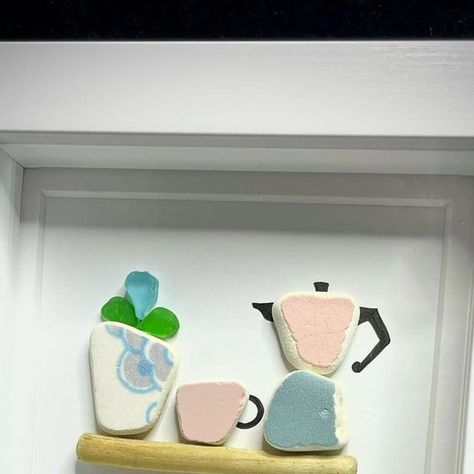 Sea Glass Art by Cristina Lugo on Instagram: "Good morning! Monday is here and we made it. Let’s start anew! Here’s my latest coffee scene made with some cute beach finds. This one is 5x5 and available. If you want to know more, just send me a message privately #buenos dias #goodmorning #survivedtheweekend #lagreca #coffeepot #coffeeandflowers #hechoenpuertorico #madeinpuertorico #foundobjectart #madewithbeachfinds #cristinasseaglass #elcafecito #coffeeholic" Sea Glass Coffee Art, Sea Glass Art Beach Scene, Sea Glass Art Diy, Good Morning Monday, Beach Glass Crafts, Morning Monday, Beach Finds, Market Ideas, Artwork Ideas