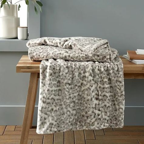 Amazon.co.uk : cheetah print fluffy blanket Blanket On Bed, Leopard Print Blanket, Leopard Blanket, Catherine Lansfield, Fluffy Blankets, Wooden Blinds, Leopard Animal, Made To Measure Curtains, Snow Leopard