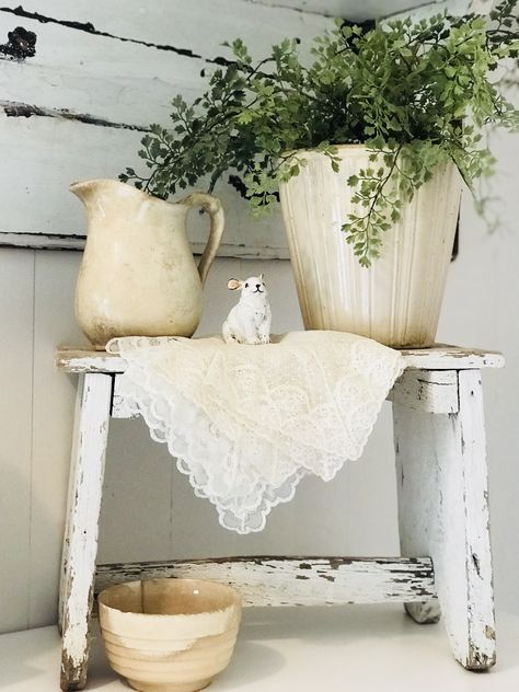 Vintage Decorating Ideas, Pool Bed, Cocina Shabby Chic, Rustic Garden Ideas, Conservatory Greenhouse, Vintage Decorating, Farmhouse Decor Living Room, Diy Farmhouse Decor, Antique Decor