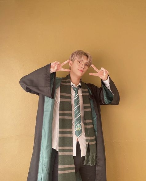 mingi #mingi Ateez Halloween, Star 1117, Hogwarts Uniform, Wingardium Leviosa, Ateez Mingi, Mingi Ateez, Song Min-gi, Kim Hongjoong, One Team