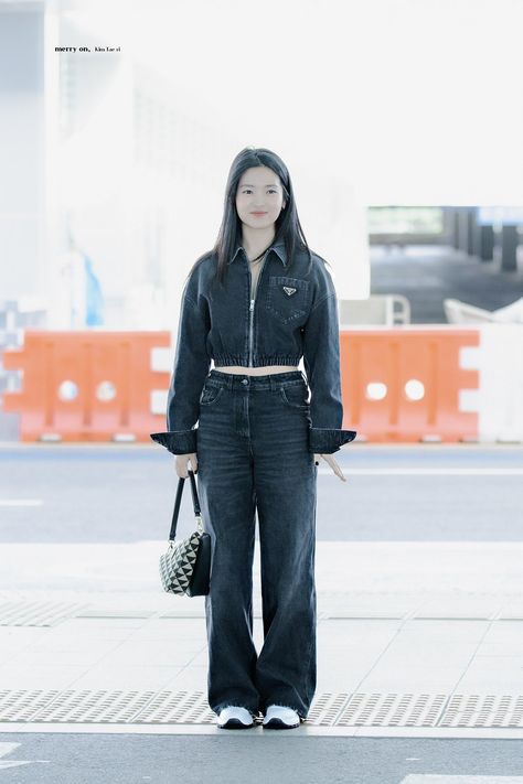 #kimtaeri #김태리 #2521 #aesthetic #fashion #prada #paris #mrsunshine #spacesweepers #alienoid #event 2521 Aesthetic, Prada Fashion Show, Kim Taeri, Prada Fashion, Incheon Airport, Incheon, Off Duty, Aesthetic Fashion, Fashion Women