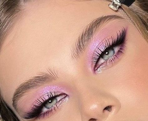 Pink Makeup Looks Blue Eyes, Minimal Pink Makeup, Pink Eyeshadow And Eyeliner, Soft Valentines Day Makeup, Pink Barbie Makeup Look, Simple Pink Makeup Looks, Pink Purple Eye Makeup, Pink Birthday Makeup, Pink Sparkly Makeup