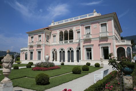 Villa Ephrussi de Rothschild – one of the most beautiful Renaissance palaces on the Côte d’Azur Hotel Plans, Villa Kerylos, Villa Ephrussi, Villa France, French Villa, Classical House, Mansion Designs, Hotel Plan, Pink House