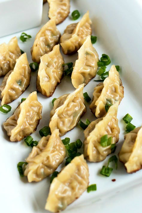 Asian Dumplings, Korean Dumplings, Wonton Wrapper Recipes, Pork Dumplings, Oh Sweet Basil, Wonton Recipes, Asian Spices, Pork Dumpling, Chinese Dumplings