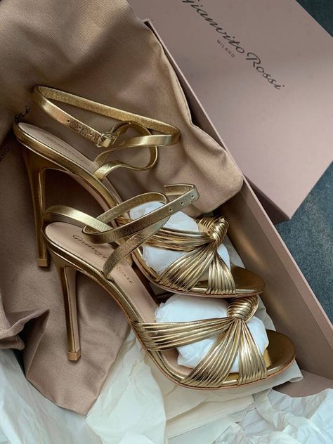 Elegant Shoes Heels, Gold High Heels, Shoes Heels Classy, Heels Classy, Shoe Inspo, Aesthetic Shoes, Gold Shoes, Elegant Shoes, Swag Shoes