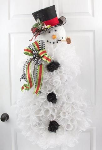 Snowman Wreath Tutorial Giant Christmas Ornaments, Hula Hoops, Prim Christmas, Snowman Wreath, Build A Snowman, Wreath Tutorial, Snowman Crafts, Wedding Art, Christmas Wreaths Diy