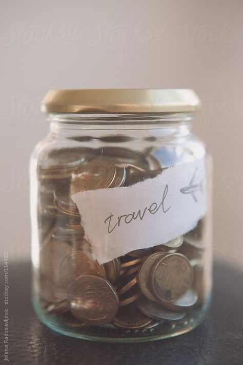 Make one full of coins from travels around the world. Etched world map maybe @ayleneromo Saving Money Jars, Dream Jar, Travel Jar, Money Saving Jar, Vision Board Diy, Coin Jar, Bored Jar, Travel Fund, Vision Board Images