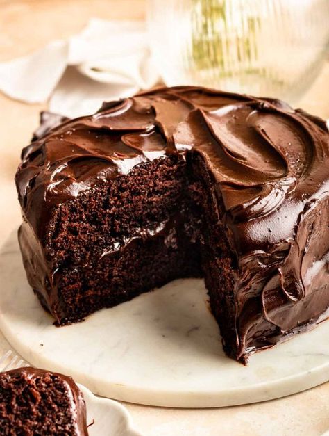 Best Matilda's Chocolate Cake - Rich And Delish Matilda Chocolate Cake, Root Beer Float Cake, Chocolate Rice Krispie Treats, Chocolate Cake Recipe Moist, Chocolate Fudge Frosting, Fudge Frosting, Beer Float, Best Chocolate Cake, Root Beer Float