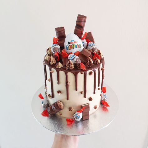 Hello Kitty Birthday Cake, Chocolate Cake Designs, Chocolate Drip Cake, Birthday Cakes For Teens, Bee Cakes, Simple Cake Designs, Mini Cakes Birthday, Birthday Cakes For Women, Birthday Cake Chocolate