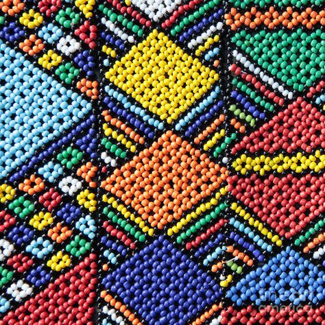 South African bead art. African Beadwork, Beadwork Designs, Print Iphone, Hippy Chic, Native American Beadwork, Beadwork Patterns, Iphone Prints, Kitenge, African Beads