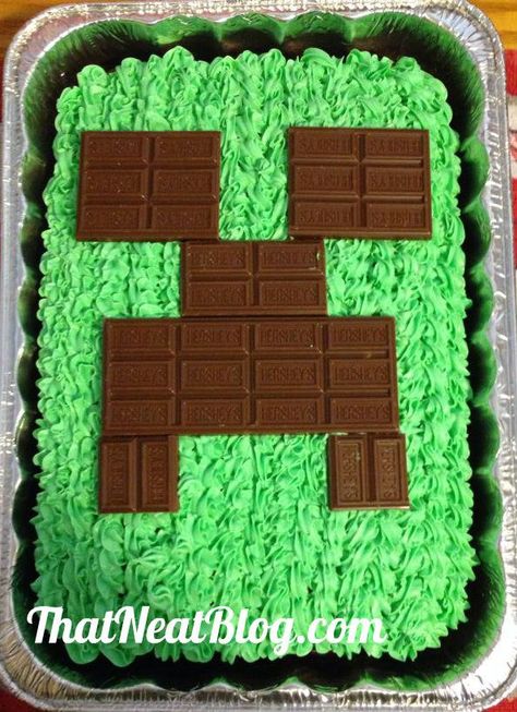 Minecraft cake. Wish i saw this for Bridgette's birthday! Minecraft Easy Cake Ideas, Mind Craft Cake Ideas, Diy Minecraft Cake Easy, Minecraft Cake Ideas Easy, Mindcraft Cakes Birthday Boys, Minecraft Cake Ideas Boys, Simple Minecraft Cake, Minecraft Cake Easy Simple, Minecraft Cake Easy