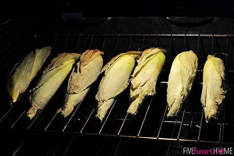 The Easiest, Tastiest, BEST Way to Cook Fresh Corn on the Cob: Oven Roasting! Simply wash & cook...once done, husks and silk peel away with no mess! | FiveHeartHome.com Corn On The Cob Oven, Cooked Vegetable Recipes, Oven Baked Corn, Roast Corn, Fresh Corn On The Cob, Corn In The Oven, Oven Roasted Corn, Cook Corn, Bbq Corn