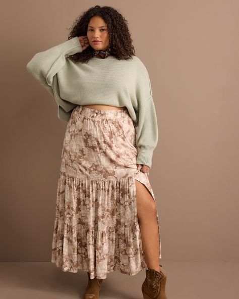 ARULA (@shoparula) • Instagram photos and videos Floral Skirt Outfits Midsize, Long Skirt Outfit Plus Size, Mid Size Skirt Outfit, Maxi Skirt And Sweater Outfit, Plus Size Maxi Skirt Outfit, Midsize Casual Outfit, Maxi Skirt Outfit Fall, Plus Size Long Skirt, White Dress Skirt