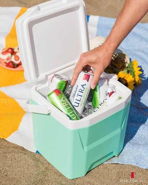 Cooler Product Photography, Picnic Product Photography, Cooler Photography, Michelob Ultra Beer, Commercial Food Photography, Fresh Photography, Summer Instagram Pictures, Black Beer, Beer Case