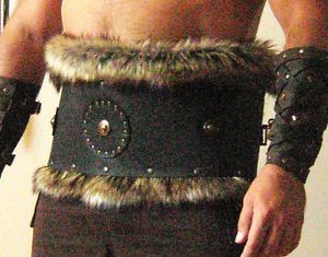 Armor With Fur, Medieval Activities, Medieval Goth, Barbarian Costume, Costume Viking, Theater Costumes, Viking Armor, Medieval Clothes, Viking Costume