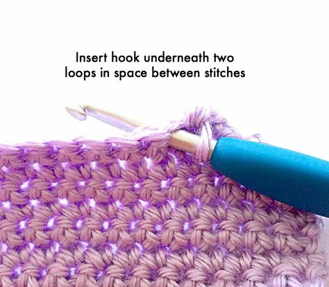 Tutorial: Center Single Crochet (CSC) by Pattern-Paradise.com Crochet Vs Knit, Knitting Patterns Cocoon, Crochet Waistcoat, Foundation Single Crochet, Hand Crochet Baby Blanket, Single Crochet Stitch, Crochet Stitches Tutorial, Crochet Round, Craft Tutorial